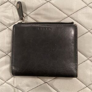 VTG Coach  Black Leather Bi Fold  Embossed Logo unisex